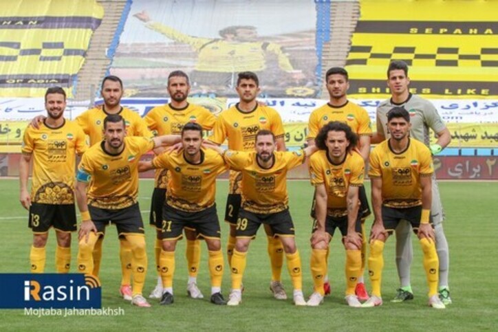 چمن نامطلوب میزبان خوشه طلایی و سپاهان