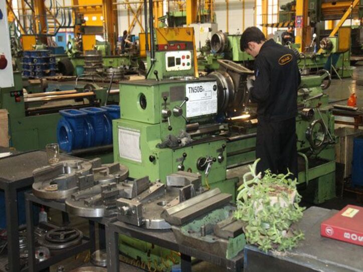 تمرکز وزارت صنعت بر توسعه ساخت داخل و تکمیل ظرفیت‌ها در سال ۱۴۰۰