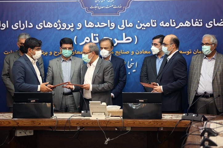 امضای دومین تفاهم نامه طرح تام با حضور وزیر صمت/ تامین مالی واحد‌ها و پروژه‌های دارای اولویت بخش صمت با محوریت ایمیدرو، معاونت طرح و برنامه وزارت صمت و بانک تجارت