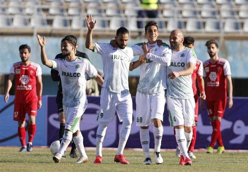 طلایی پوشان اصفهانی منتظر لغزش پرسپولیس