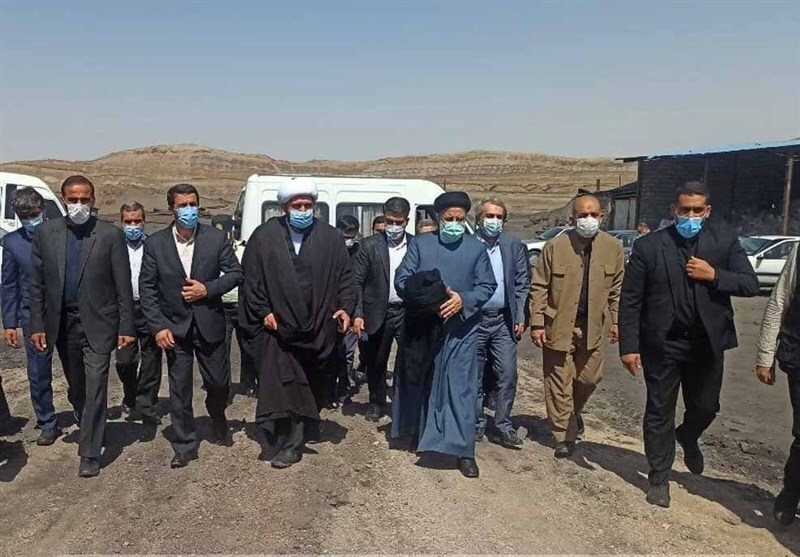 بازدید هوایی رئیس جمهور از معدن زغال سنگ طبس / گفتوگوی صمیمانه رئیسی با کارگران معدن + تصویر بازدید هوایی رئیس جمهور از معدن زغال سنگ طبس / گفتوگوی صمیمانه رئیسی با کارگران معدن + تصویر