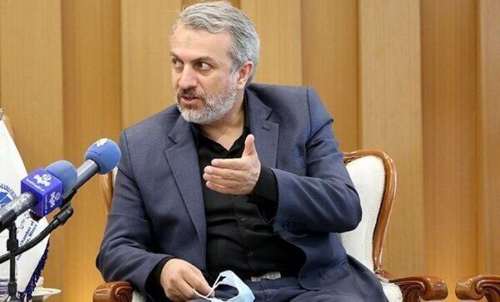 فاطمی امین: برنامه‌ای برای واردات خودرو نداریم
