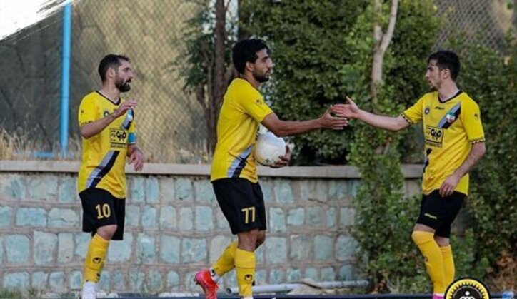 فرشاد احمدزاده: سپاهان همیشه مدعی قهرمانی است