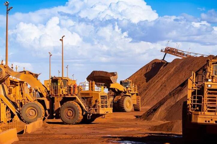 رشد قیمت سنگ آهن علیرغم موجودی بالای بنادر