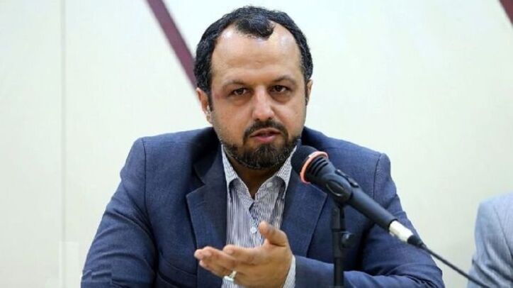 خاندوزی: ارز ۴۲۰۰ تومانی هزینه زیادی را بر فعالان اقتصاد تحمیل می‌کند