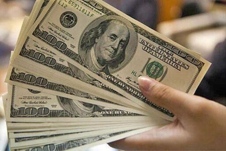 هدر رفت منابع ملی با عرضه ارز ۴۲۰۰ تومانی