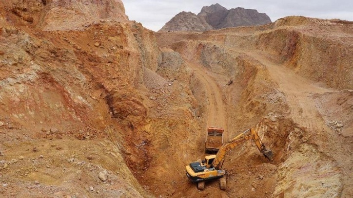 ذخیره ۳۲ میلیون تنی خاک‌های صنعتی در خراسان جنوبی/ فرآوری خاک‌های صنعتی در داخل استان
