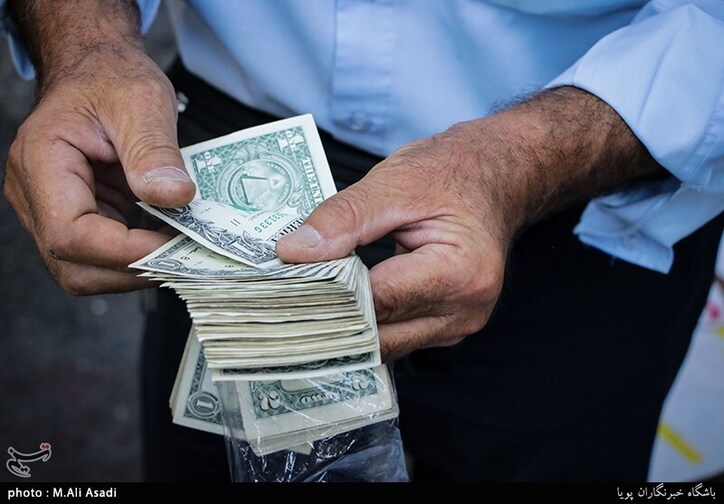 بانک مرکزی بساط بازار‌های ارز کاذب شبانه و فردایی را جمع کند/ دماسنج وضعیت ارزی کشور سامانه نیما است نه سبزه‌میدان!