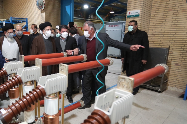 کارخانه الکترو کویر نمادی از خنثی سازی تحریم‌ها است/ هیچ بانکی در کشور حق تعطیل کردن واحد‌های تولیدی را ندارد/ توسعه صنعتی و اقتصادی کشور همراه با حفظ محیط زیست باشد