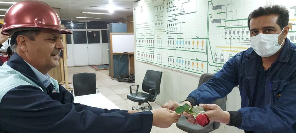 دیدار عیدانه مدیر عامل و تلاشگران ذوب آهن اصفهان در لحظات آغاز سال نو دیدار عیدانه مدیر عامل و تلاشگران ذوب آهن اصفهان در لحظات آغاز سال نو