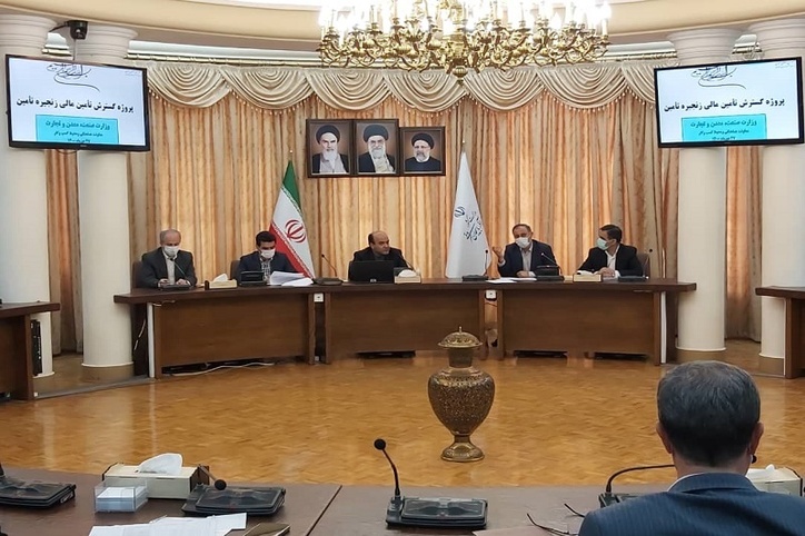 انتقاد رئیس سازمان صمت آذربایجان شرقی از عملکرد بانک‌های عامل استان