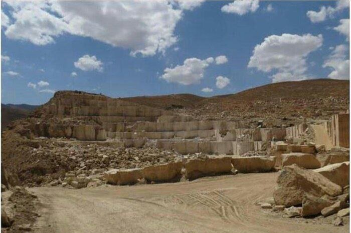 تاراج کوهستان کرکس، مهمترین منبع آب شیرین مرکز اصفهان تاراج کوهستان کرکس، مهمترین منبع آب شیرین مرکز اصفهان