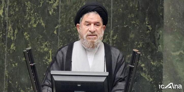 خودروسازان نباید عرضه خودرو در بورس را مهندسی کنند