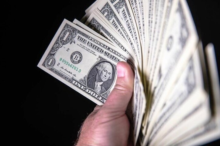 محدودیت دسترسی دولت به منابع ارزی تکذیب شد/ تفسیر اشتباه از نوسانات ارز