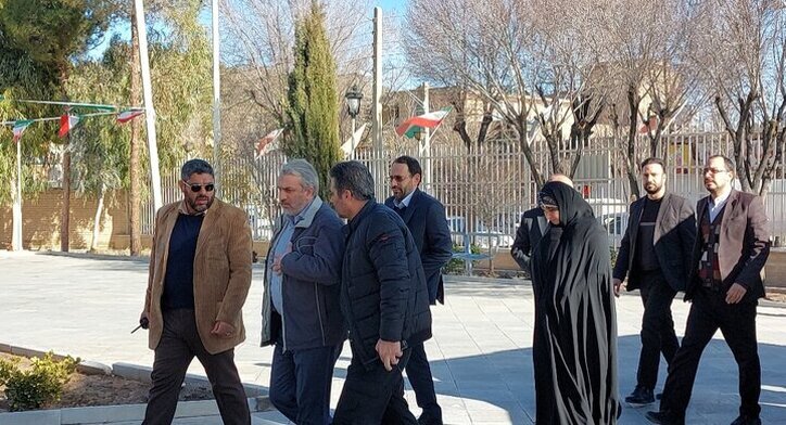 وظیفه داریم شنوای مسائل و پیگیر مشکلات حوزه‌های اقتصادی و صنعت باشیم