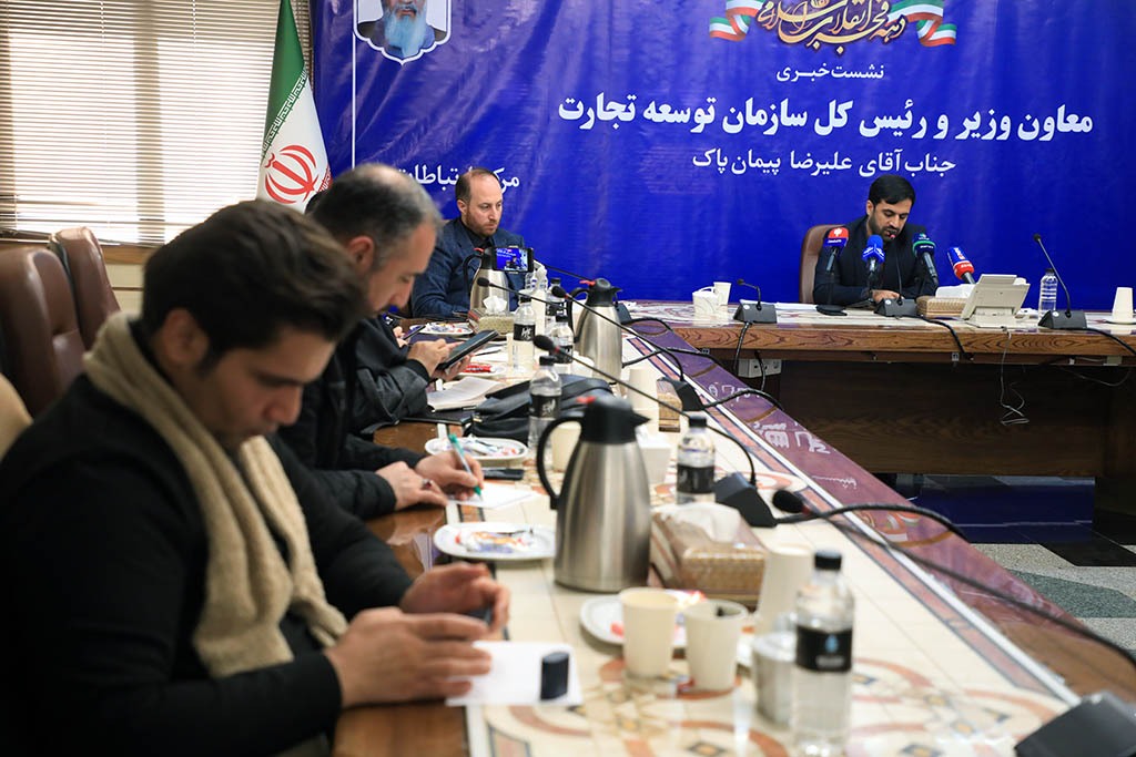 امسال رکورد صادرات غیرنفتی شکسته می&zwnj;شود/ زیرساخت&zwnj;ها جوابگوی حجم تجارت و صادرات نیست