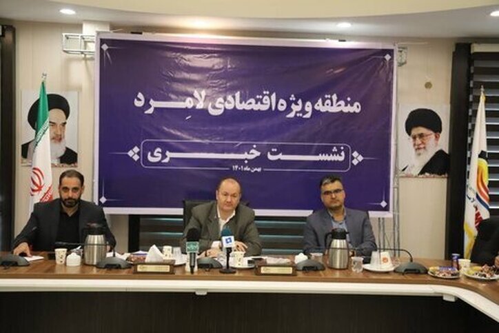 امضای ۴ قرارداد سرمایه گذاری در حوزه‌های فولاد و پتروشیمی در لامرد