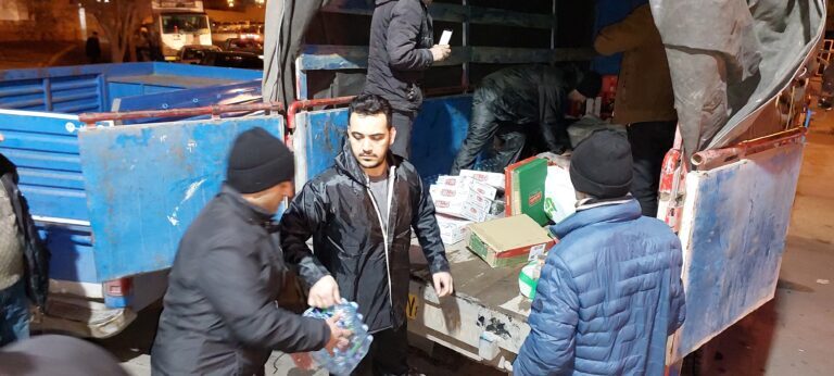 توزیع کمکهای اهدایی مجتمع فولاد غدیر نیریز در مناطق زلزلهزده شهرستان خوی توزیع کمکهای اهدایی مجتمع فولاد غدیر نیریز در مناطق زلزلهزده شهرستان خوی