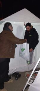توزیع کمکهای اهدایی مجتمع فولاد غدیر نیریز در مناطق زلزلهزده شهرستان خوی توزیع کمکهای اهدایی مجتمع فولاد غدیر نیریز در مناطق زلزلهزده شهرستان خوی