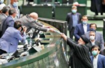 نمایندگان منتقد لایحه بودجه: افزایش ۲۰ درصدی حقوق کارمندان، «غیرمنصفانه» است / باید از حذف ارز ترجیحی، «عبرت» بگیریم / نرخ فروش نفت، «غیرواقعی» است