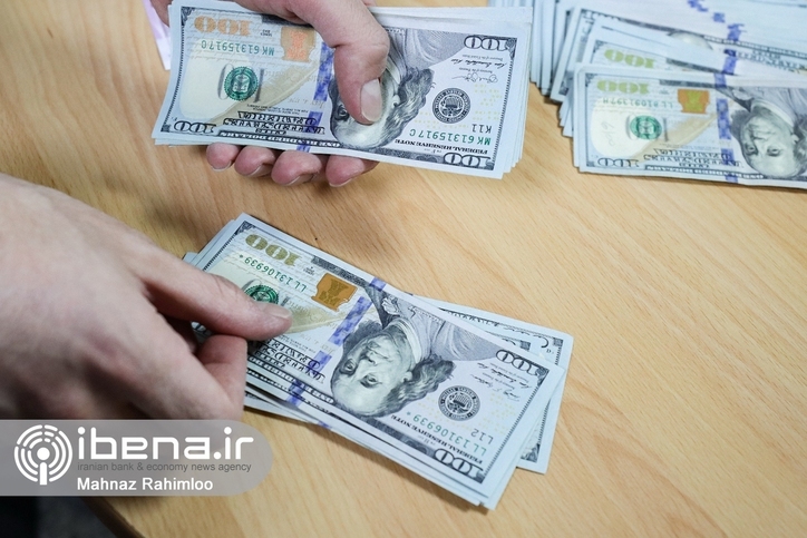 ریزش سنگین دلار در بازار/ دسترسی صرافان به ارز زیاد شد؛ دلالان فروشنده شدند!