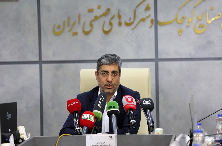 فعالیت ۲۷۲ سرمایه‌گذار خارجی در شهرک‌های صنعتی با اشتغال‌زایی برای ۱۱ هزار نفر/ ۲۰ هزار هکتار زمین صنعتی آماده واگذاری به سرمایه‌گذاران