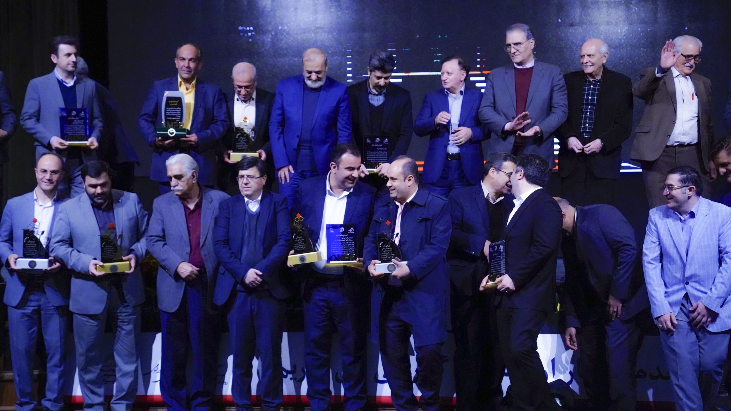 سیمیدکو تندیس زرین تعالی و سرآمدی روابط عمومی ایران را دریافت کرد سیمیدکو تندیس زرین تعالی و سرآمدی روابط عمومی ایران را دریافت کرد