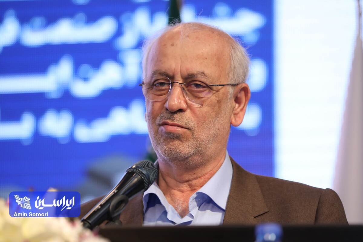 چرا صنعت مهم فولاد با چالشهای ابتدایی دست و پنجه نرم میکند؟ چرا صنعت مهم فولاد با چالشهای ابتدایی دست و پنجه نرم میکند؟