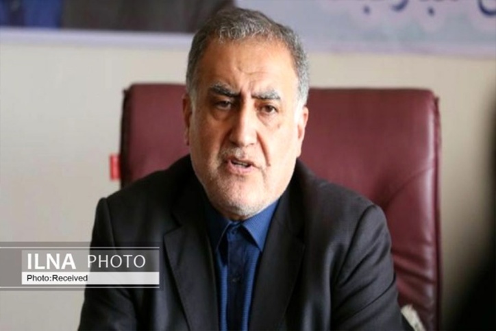 دولت نقش داوری را دارد که قاطی بازیکنان شده و با آن‌ها رقابت می‌کند/ در ۸ سال اخیر علاوه بر آقازاده‌ها و مفسدان، مردم ۱۷۷ میلیارد دلار از کشور خارج کردند