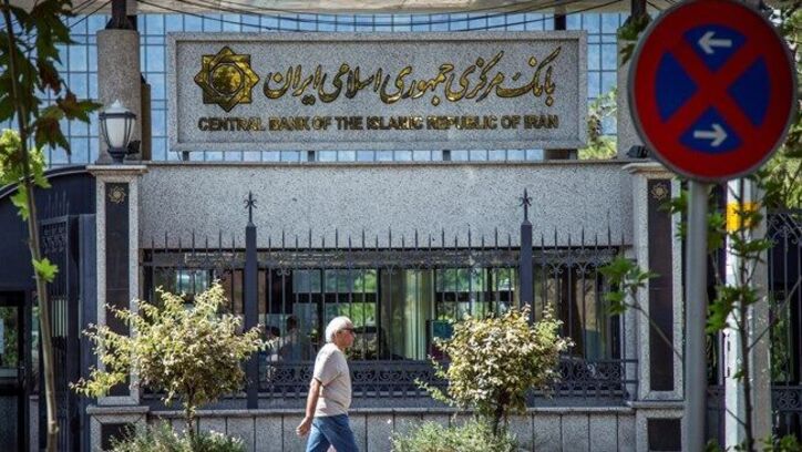 تحقیق و تفحص از بانک مرکزی پس از ۴۳ سال! / ناتوانی در مدیریت بازار ارز زیر ذره بین مجلس