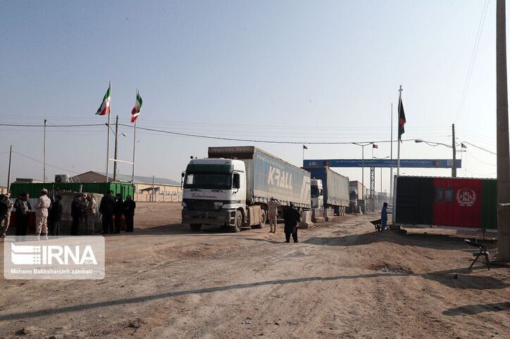 واردات انواع کالا از افغانستان در مرز دوغارون تایباد هیچ محدودیتی ندارد