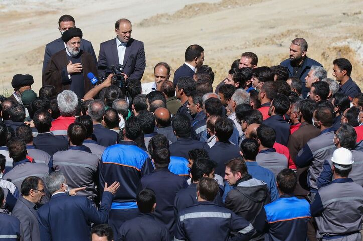 دیدار صمیمی رییس‌جمهور با کارگران مجتمع مس سونگون/ افزایش تولید کنسانتره مس در ورزقان کلید خورد