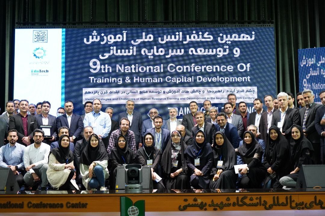 اهدای تندیس سیمین ۳ ستاره به مدیرعامل شرکت مس اهدای تندیس سیمین ۳ ستاره به مدیرعامل شرکت مس