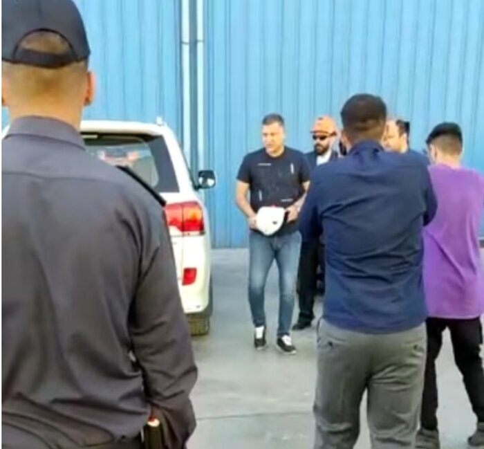 سفر علی دایی به کرمان و ادعای خرید کارخانه فولاد؛ از اعتراض کارگران تا تکذیبیهها سفر علی دایی به کرمان و ادعای خرید کارخانه فولاد؛ از اعتراض کارگران تا تکذیبیهها