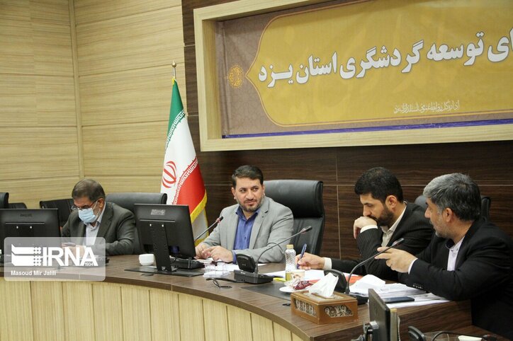 انتقاد استاندار و نماینده یزد از حذف قطار‌های سریع‌السیر و تاخیر پروازها/نمره راه‌آهن یزد زیر ۱۰ است