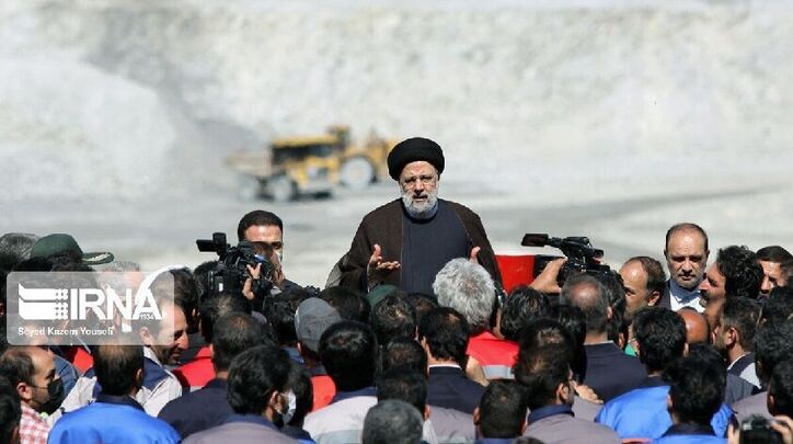 چرا درخواست عاجزانه؟ با آقایی حرفتان را بگوئید