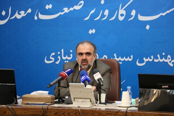 وزارت صمت شعار امسال را در ۲۰ حوزه عملیاتی خواهد کرد/ افزایش مدت‌زمان تقسیط بدهی مالیاتی از ۳۶ ماه به ۶۰ ماه برای واحد‌های تولیدی راکد دارای پتانسیل احیا/ محدود شدن بررسی حساب‌های مالیاتی به سه سال در صورت حضور بنگاه‌ها در بازار سرمایه