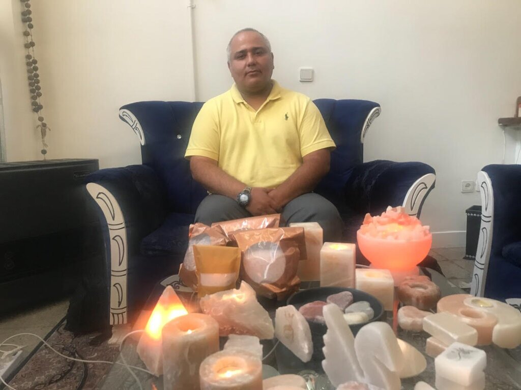 نمک لاکچری آبی کیلویی ۴ میلیون | تهیه کمیابترین نمک جهان از معادن اطراف تهران نمک لاکچری آبی کیلویی ۴ میلیون | تهیه کمیابترین نمک جهان از معادن اطراف تهران