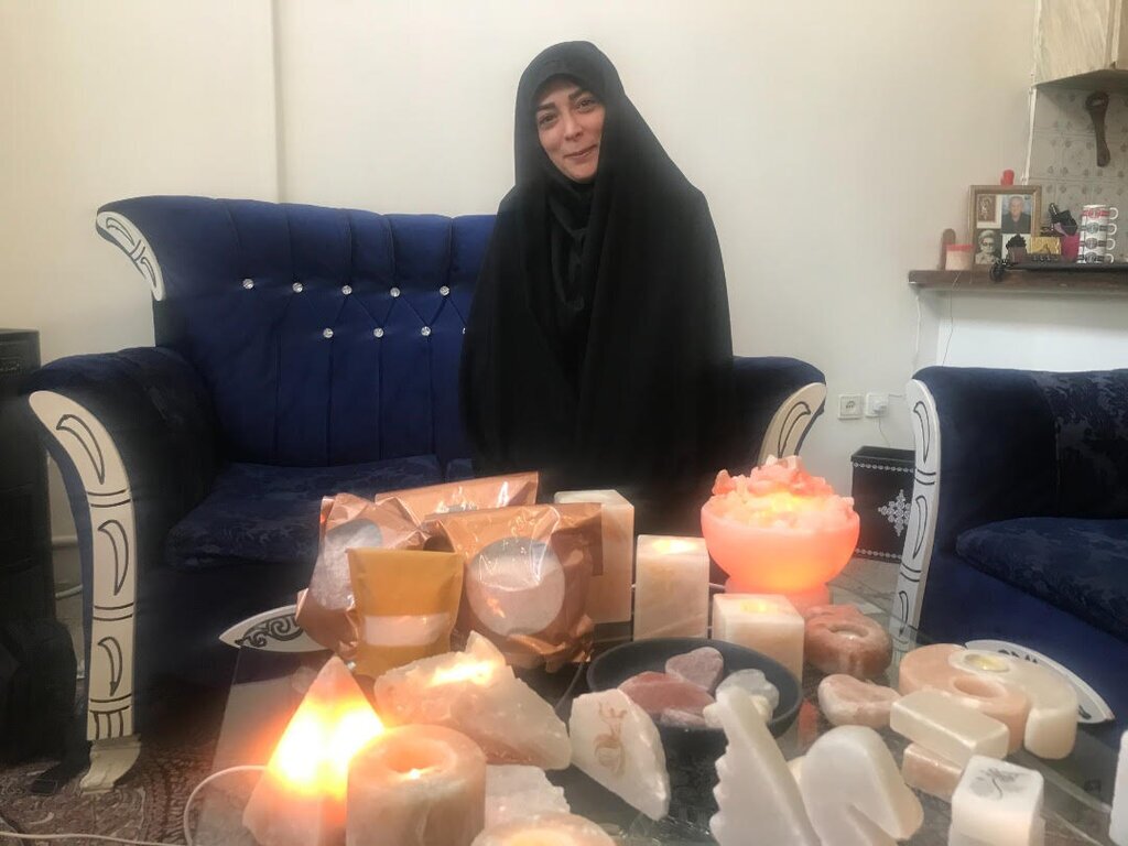 نمک لاکچری آبی کیلویی ۴ میلیون | تهیه کمیابترین نمک جهان از معادن اطراف تهران نمک لاکچری آبی کیلویی ۴ میلیون | تهیه کمیابترین نمک جهان از معادن اطراف تهران