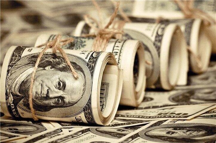 دلار تا پایان سال چند خواهد شد؟ ابهامات سیاسی بازار ارز را درگیر کرده است