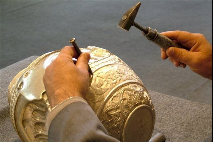 برگزاری دوره آموزش قلم زنی روی مس برای زندانیان در ابهر