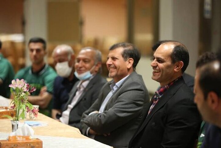 حضور مدیرعامل کارخانه ذوب‌ آهن در محل اقامت گاندو‌ها و نساجی