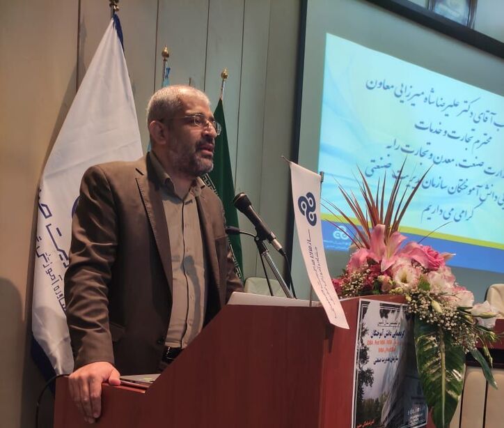 استفاده از دانش روز و نوآوری در حوزه‌های مالی و تجاری، راهکار حل مشکلات «تورم» و «رکود» است