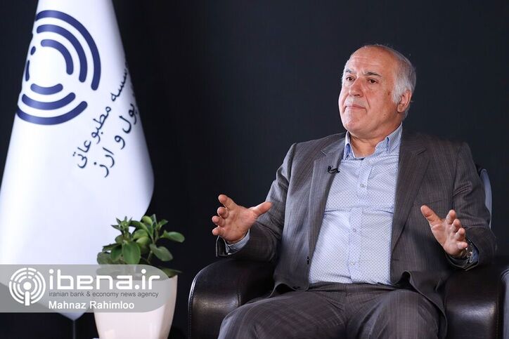 راهکاری برای ثبات بازار ارز/ اضافه برداشت بانک‌ها چگونه کنترل شود؟