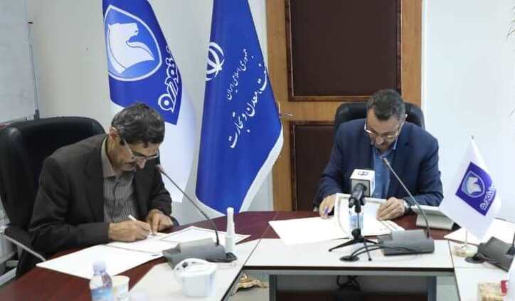امضای تفاهم‌نامه سه جانبه میان وزارت صمت، وزارت عتف و گروه صنعتی ایران خودرو/ وزارت صمت سیاست‌های صنعتی کشور به‌ویژه در موضوع حمل‌ونقل را تدوین می‌کند