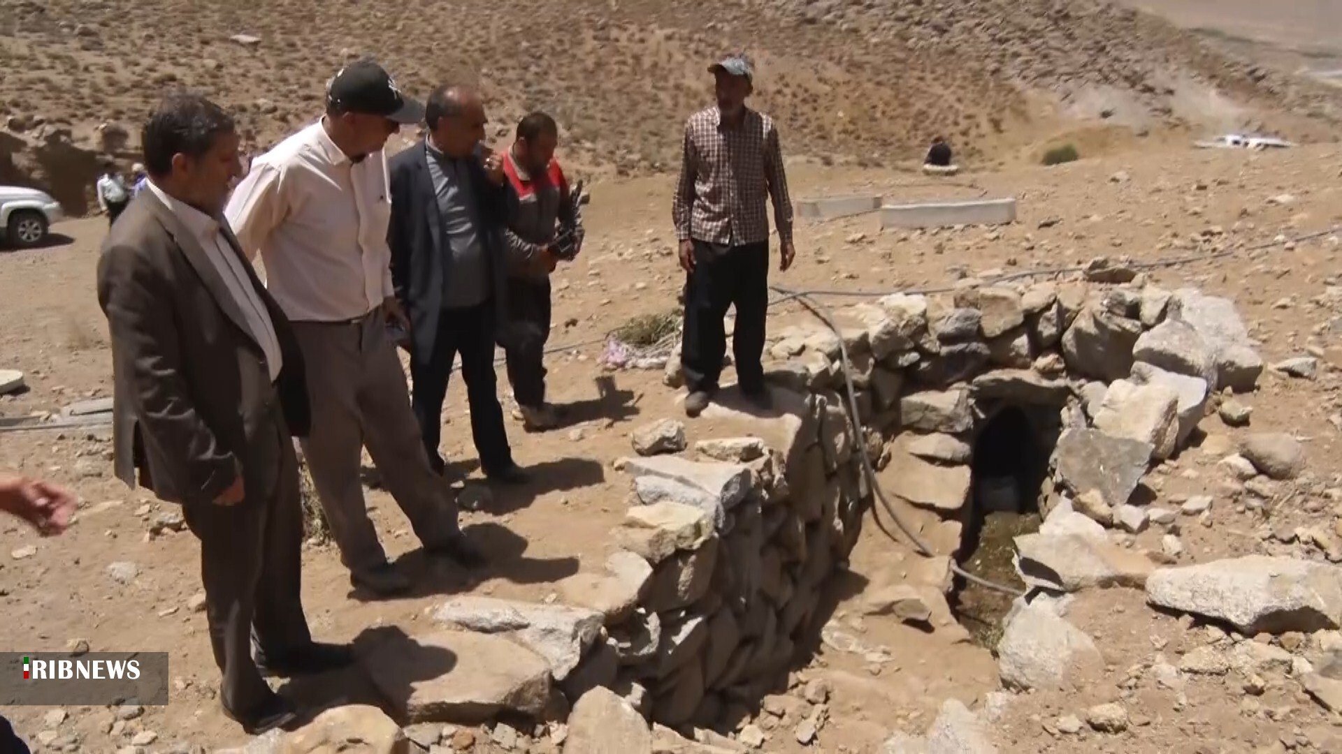 خطر معدن سنگ آهن بیخ گوش مردم روستاهای قهرود و جوینان خطر معدن سنگ آهن بیخ گوش مردم روستاهای قهرود و جوینان