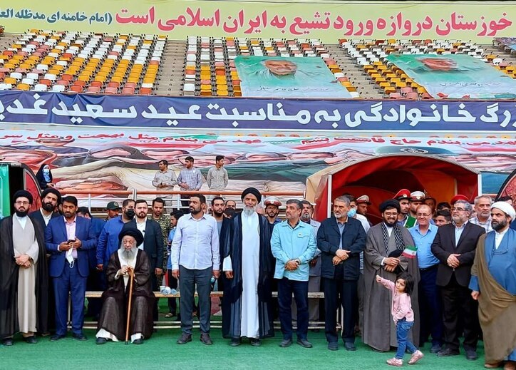 اجتماع بزرگ خانوادگی به مناسبت عید غدیر خم و همخوانی سرود 