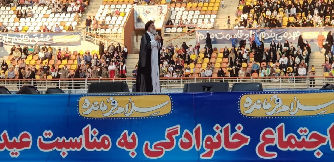 اجتماع بزرگ خانوادگی به مناسبت عید غدیر خم و همخوانی سرود اجتماع بزرگ خانوادگی به مناسبت عید غدیر خم و همخوانی سرود