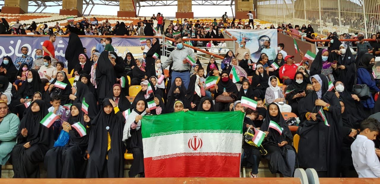 اجتماع بزرگ خانوادگی به مناسبت عید غدیر خم و همخوانی سرود اجتماع بزرگ خانوادگی به مناسبت عید غدیر خم و همخوانی سرود