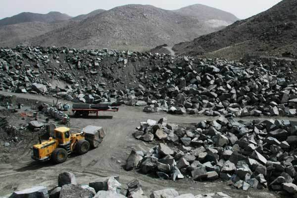 کاوش رگههای لابی گری در معدن سنگ آهن کامو + فیلم کاوش رگههای لابی گری در معدن سنگ آهن کامو + فیلم